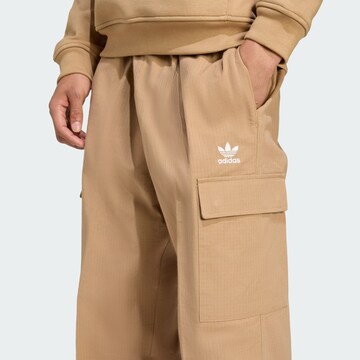 Loosefit Pantalon cargo 'Trefoil Essentials' ADIDAS ORIGINALS en marron