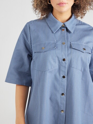 Robe-chemise 'CARLOLAH' ONLY Carmakoma en bleu