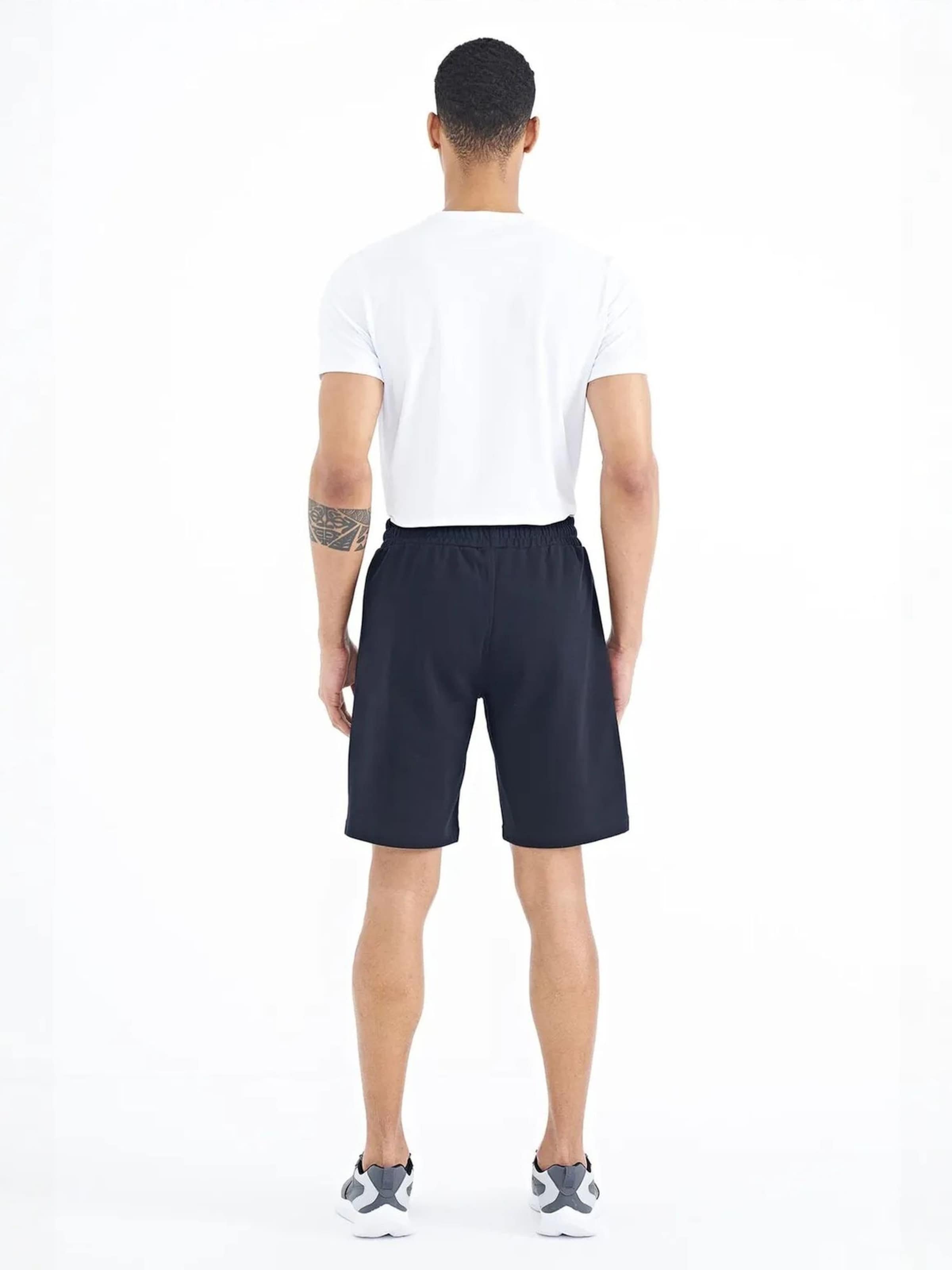 Tommy Life Regular Trousers in Black