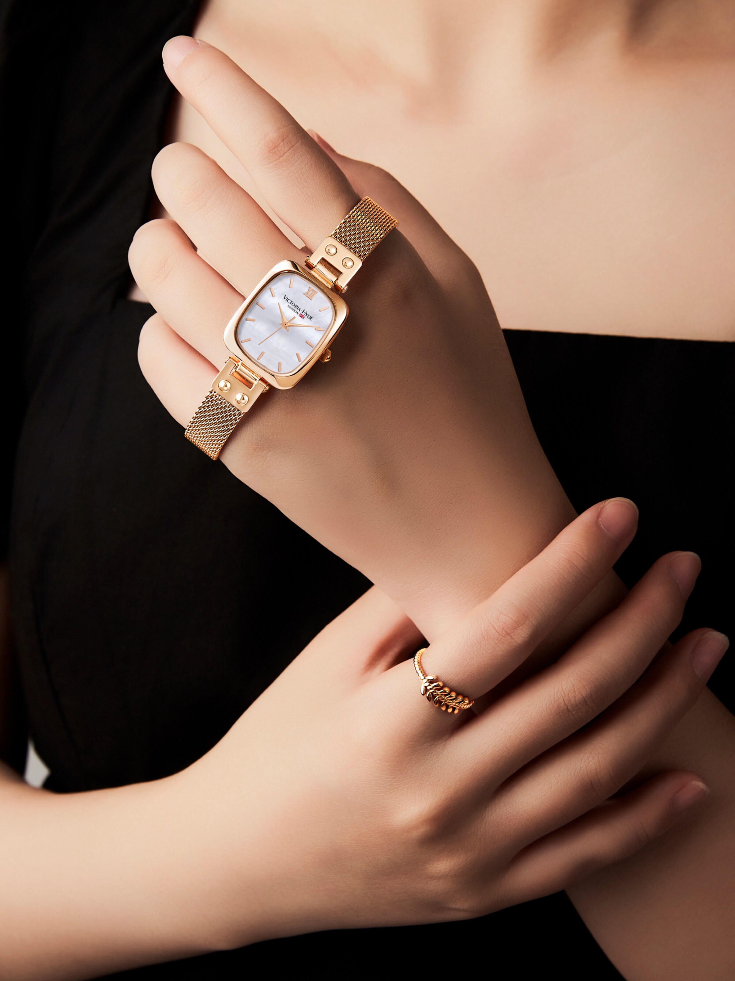 Victoria Hyde Analog watch 'Vivian' in Gold