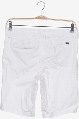 GUESS Shorts in 30 in White