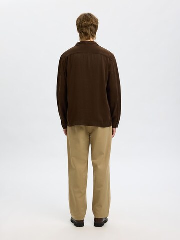 SELECTED Regular Fit Skjorte i brun