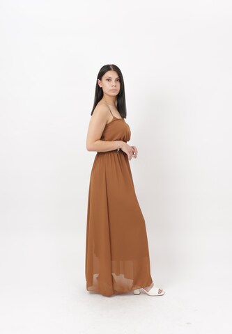 Abito di Elara in marrone