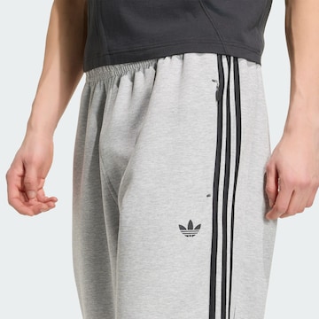 ADIDAS ORIGINALS Loosefit Kalhoty 'Teamgeist 26' – šedá