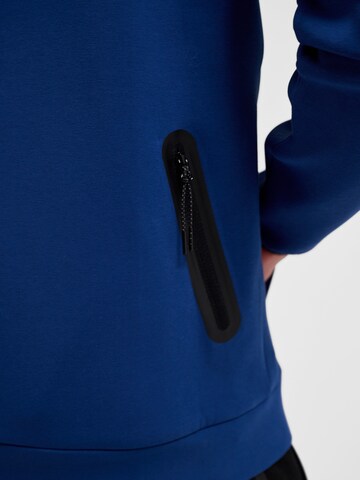 Veste de survêtement 'Tech Fleece' Hummel en bleu