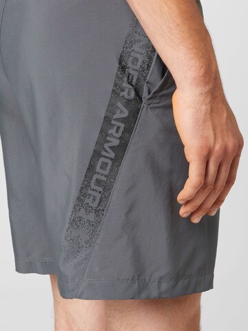 UNDER ARMOUR - Regular Calças de desporto em cinzento