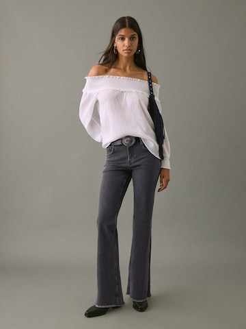 Flared Jeans di MANGO TEEN in nero: frontale