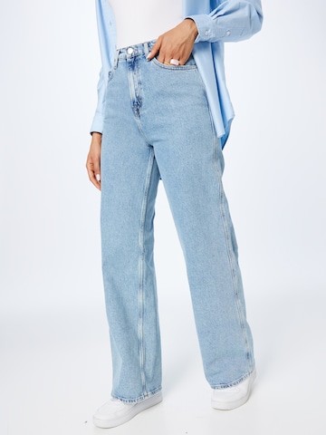 Tommy Jeans - Perna larga Calças de ganga 'Claire' em azul: frente