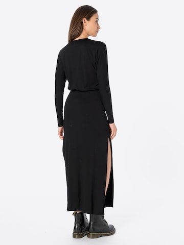 NU-IN فستان بلون أسود