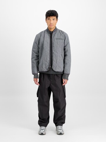 ALPHA INDUSTRIES Kurtka przejściowa w kolorze szary: przód