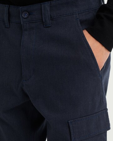 Tapered Pantaloni cargo di WE Fashion in blu