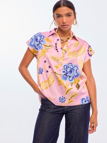 Lola Casademunt Pusero värissä vaaleanpunainen: etupuoli