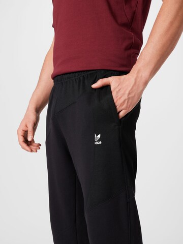 Effilé Pantalon ADIDAS ORIGINALS en noir