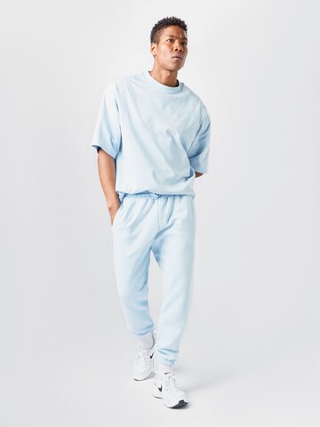 ABOUT YOU x Mero Loosefit Sweathose 'Code' in Blau