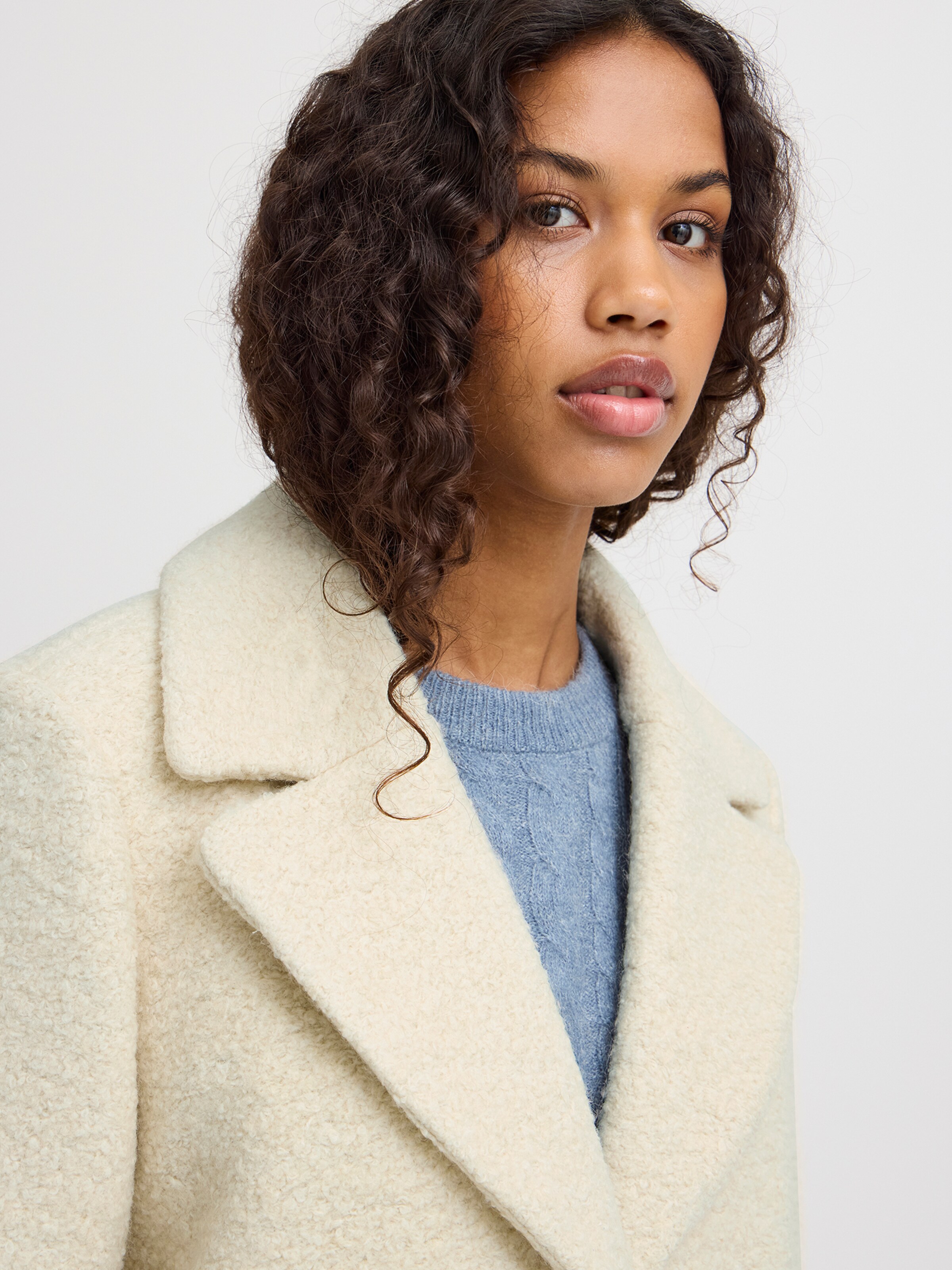Manteau mi saison ICHI en Blanc Casse ABOUT YOU
