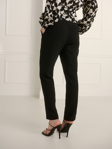 Regular Pantalon à plis 'Elise' Guido Maria Kretschmer Women en noir