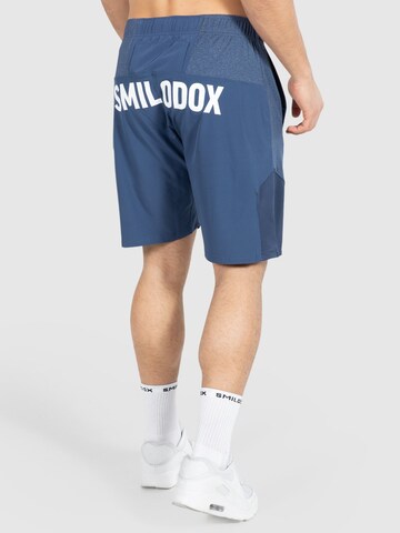 Regular Pantalon de sport Smilodox en bleu