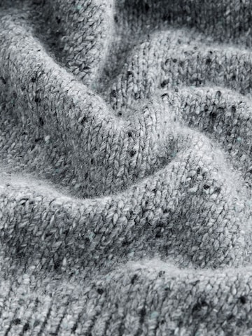 Next Pullover in Grau