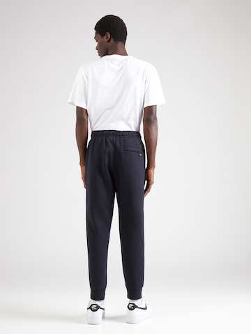 Nike Sportswear Tapered Trousers 'CLUB' in Black