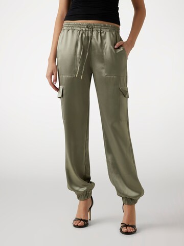 GUESS Tapered Hose 'New Marzia' in Grün: Vorderseite