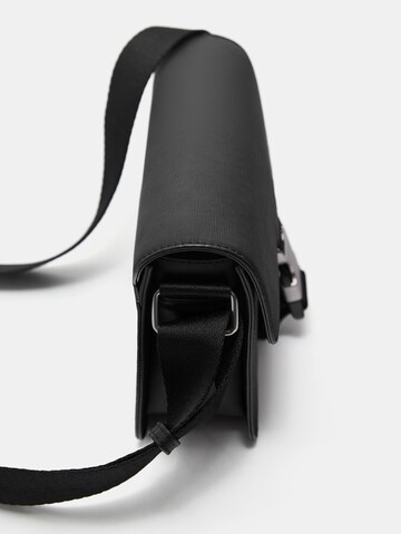 Pull&Bear Válltáska - fekete