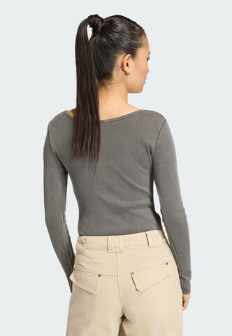 Shirtbody 'Essentials' ADIDAS ORIGINALS en gris