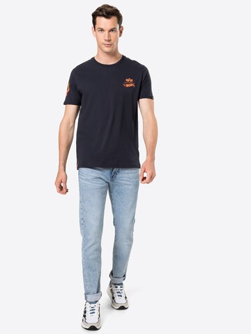 ALPHA INDUSTRIES T-shirt 'Flame' i blå