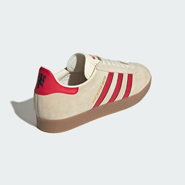 Baskets basses 'Gazelle Manchester United Terrace Icons' ADIDAS ORIGINALS en blanc