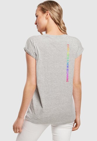 Merchcode Shirts 'Hope Rainbow' i grå