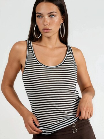 Busem Top in Black