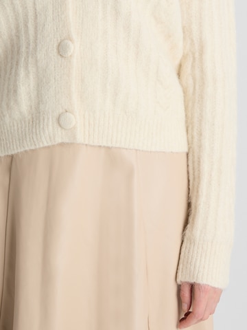 Guido Maria Kretschmer Women Neuletakki 'Farina' värissä beige
