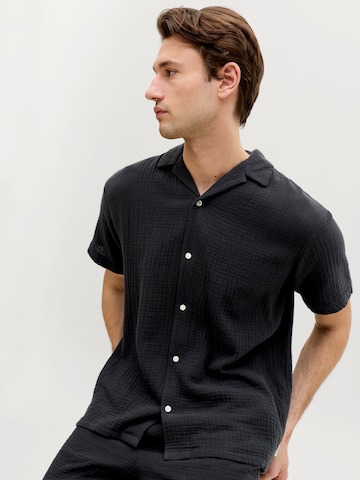 JJ Rebel Regular Fit Paita 'JREBJASON PATRICK' värissä musta