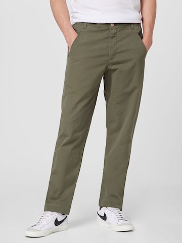 Folk Regular Chino Pants 'LEAN ASSEMBLY' in Green: front