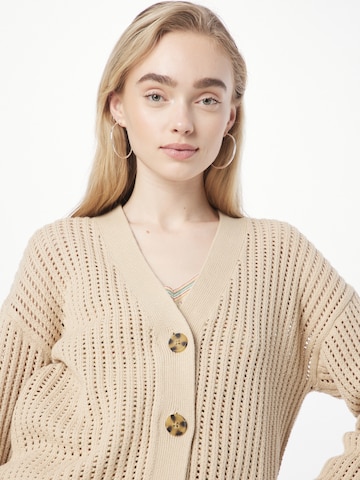 GAP Knit Cardigan in Green: front