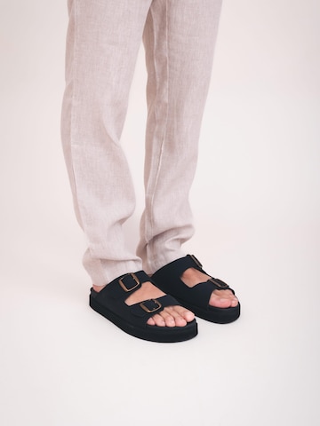 nae Vegan Shoes - Sandalias 'DARKU' en negro