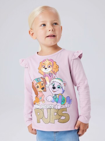 NAME IT Shirt 'NMFJABA PAW' in Roze: voorkant