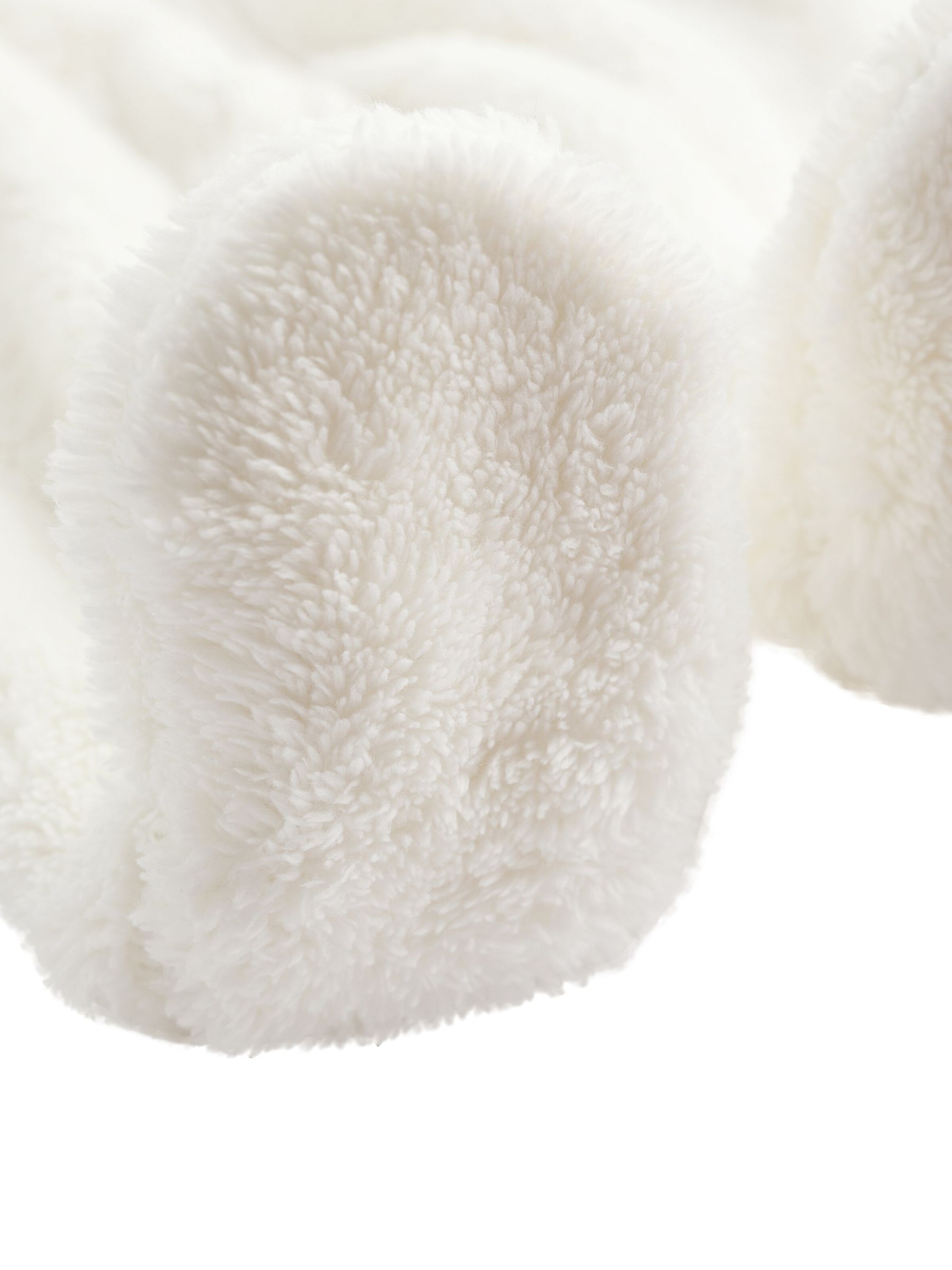 Next Overall σε λευκό