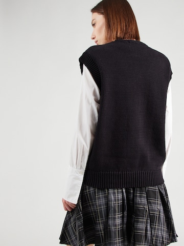 TOPSHOP Knitted vest in Black