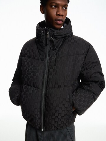 Bershka Talvitakki värissä musta: etupuoli