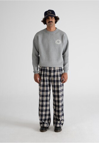 Prohibited Svetr 'Legacy' – šedá