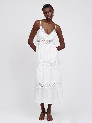 balta Influencer Suknelė