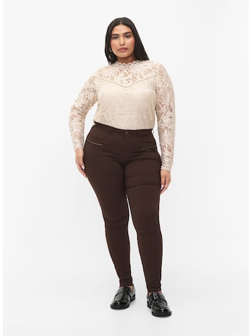 Zizzi Skinny Broek 'JEVA' in Bruin