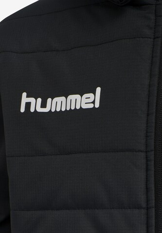 Hummel Välikausitakki 'Bench' värissä musta