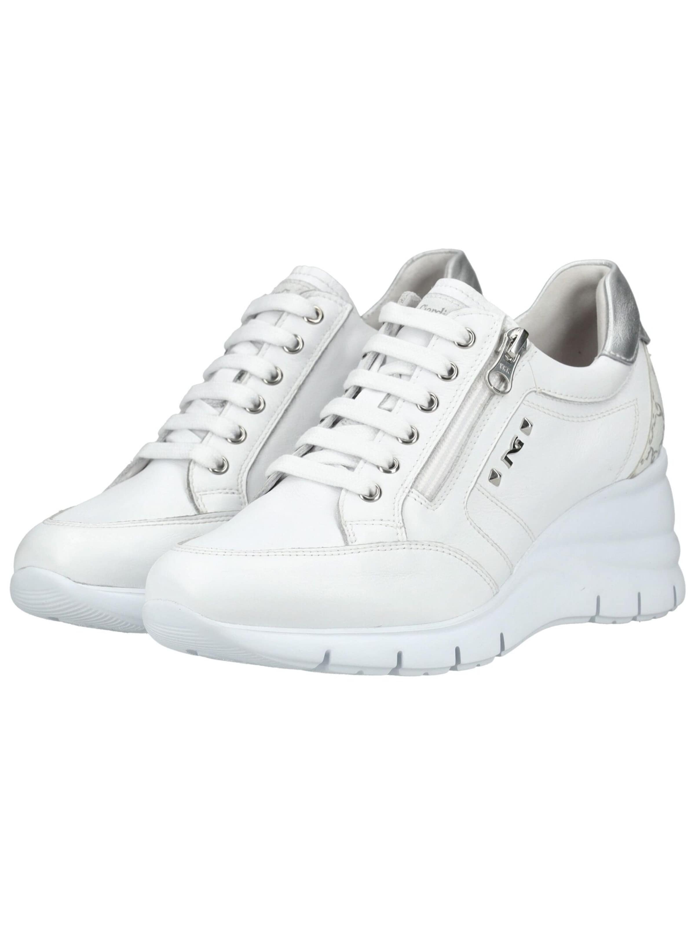 Baskets basses Nero Giardini en blanc