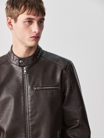 Next Tussenjas in Bruin