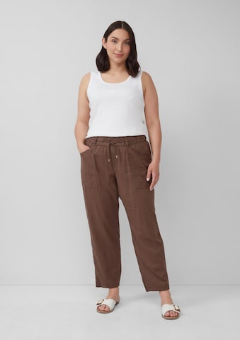 s.Oliver Tapered Trousers in Bronze: front