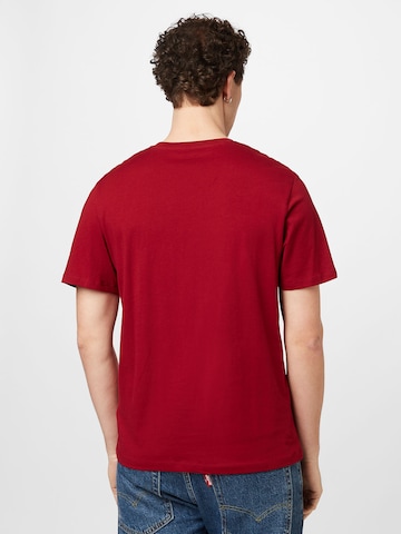 WRANGLER قميص 'SIGN OFF' بلون أحمر