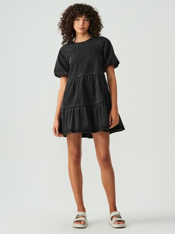 St MRLO - Vestido 'RAISE' en negro