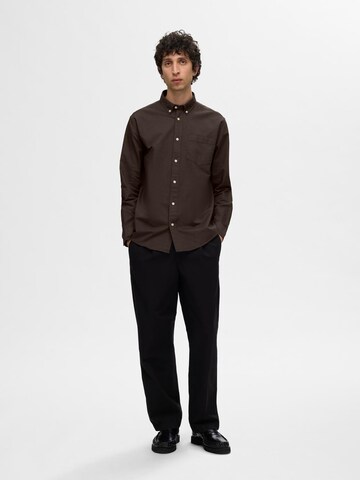 SELECTED HOMME Средняя посадка Рубашка 'SLHRICK' в Коричневый