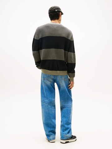 Pulover de la Tommy Jeans pe verde
